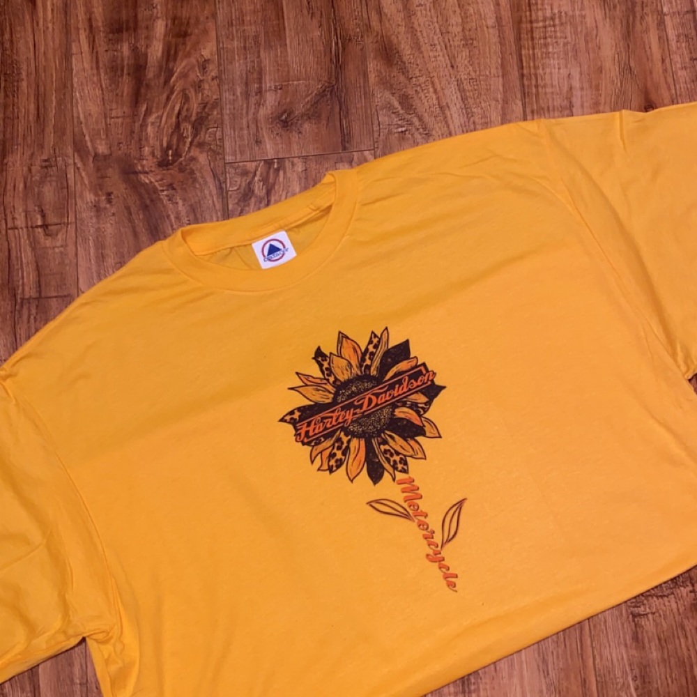 Large gold Haley Davidson shirt